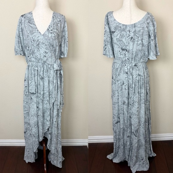 Ivy City Co Misty Island Maxi Wrap Dress Blue Gray
Floral V-neck Short Sleeve - Picture 4 of 15